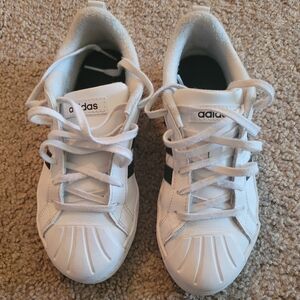 Girls Adidas, shell toe, size 2, excellent condition